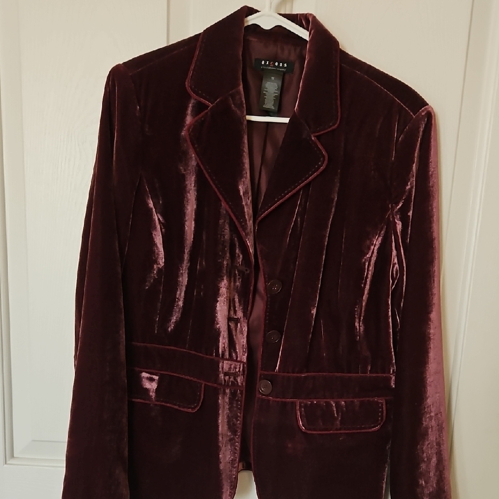 AXCESS by Liz Claiborne Women's Velvet Blazer - Burgundy